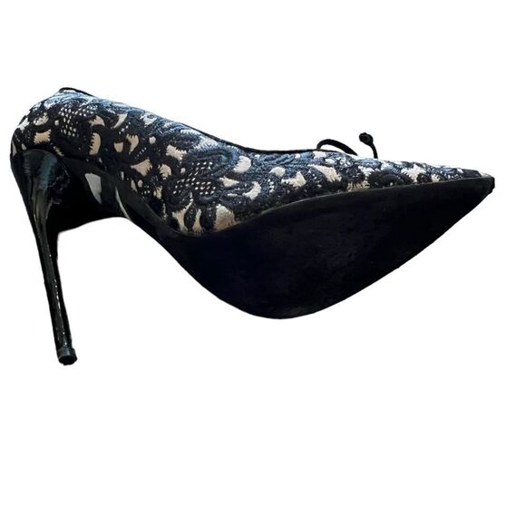 Tom Ford Lace Embroidered & Bow Accents Stilettos - Picture 4 of 6